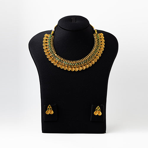 Traditional Chettinad Antique Necklace with Green Stones - Evlath Jewellery